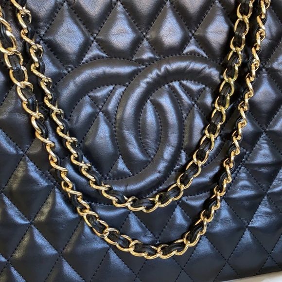 Authentic CHANEL large TOTE bag lamb skin leather - Picture 11 of 17
